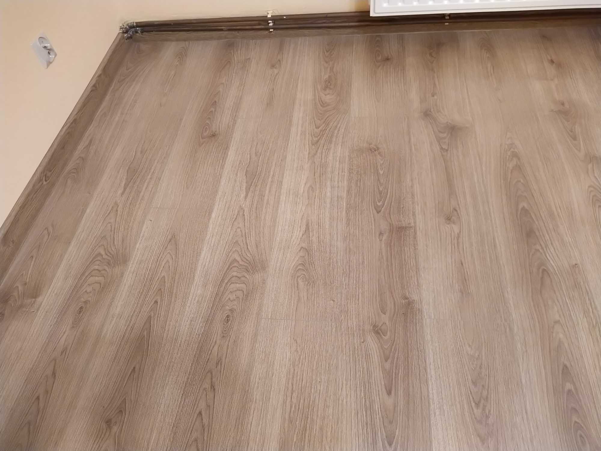 Panele, 10 m2. Nowe w paczkach + listwy przypodłogowe.