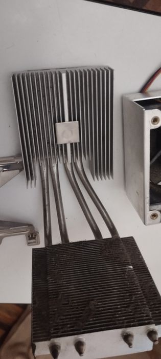 Dissipador heat pipes