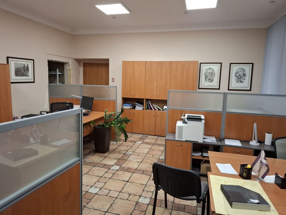 Оренда 220 кв м 1-й пов.фасаду,все вкл.без меблів з 1.01.25 Центр По