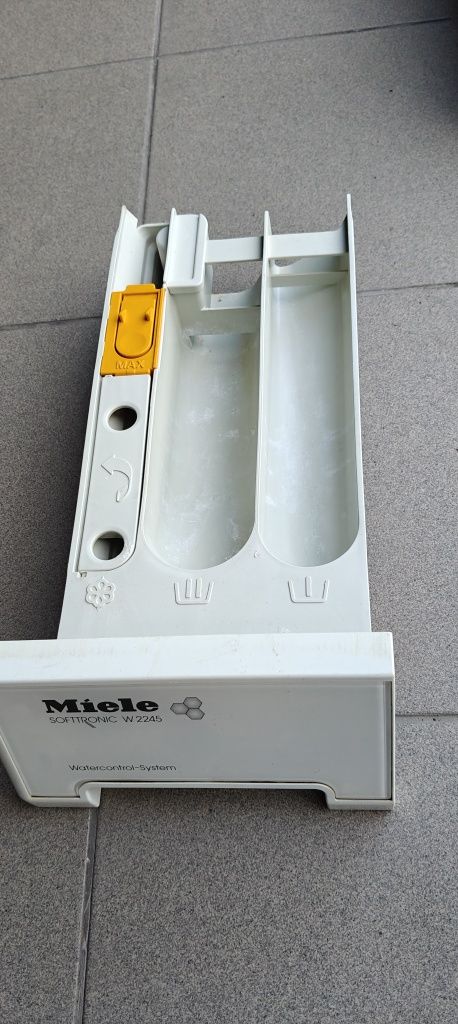 Części do pralki Miele W2245
 W2245.
Pralka byla