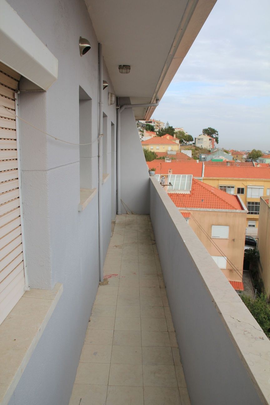Apartamento T3 + Quintal + Cave - Mina Água, Amadora