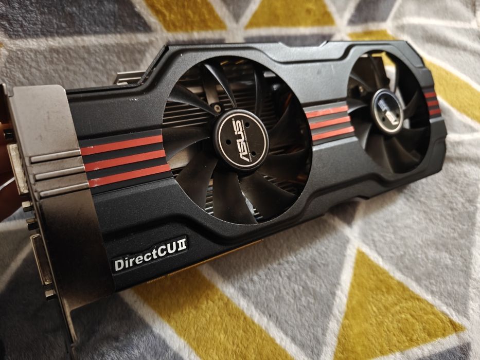 Відеокарта ІГРОВА потужна Asus HD6850 2gb 256bit ШАРА