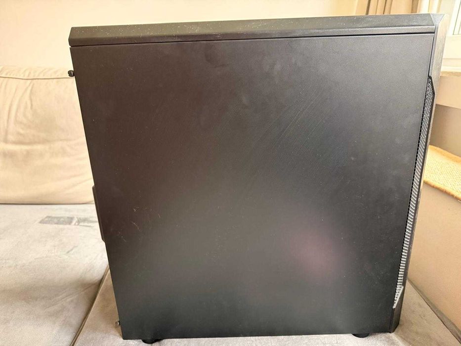 PC Ryzen 5 5600 / RX 6600XT / 16GB RAM / 256 GB