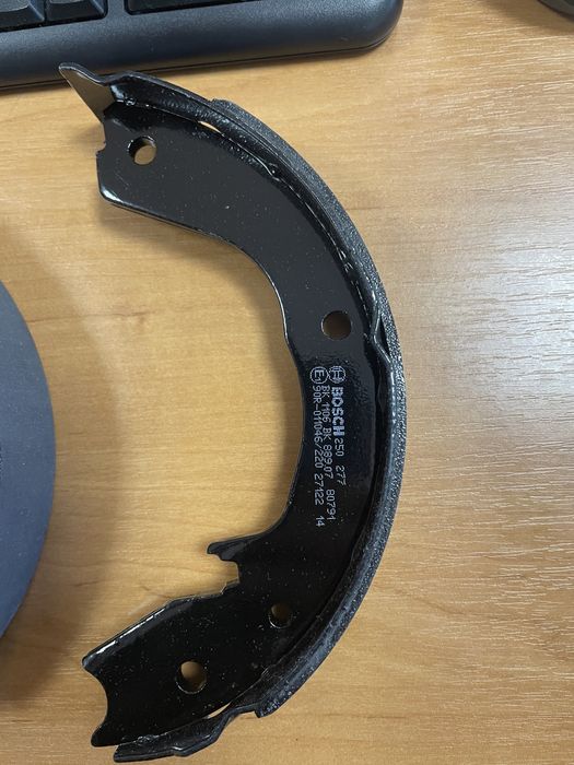 Bosch Колодки ручника (Mitsubishi Pajero, Pajero sport)