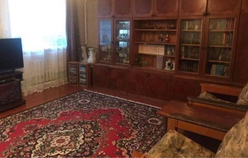 Здається будинок . Можна на місяць