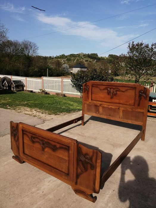 Zabytkowe Łóżko Drewniane