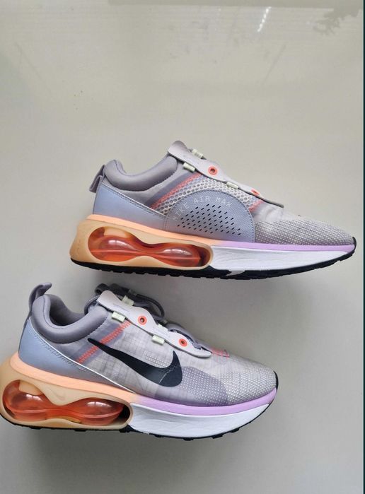 Кроссовки Nike женские