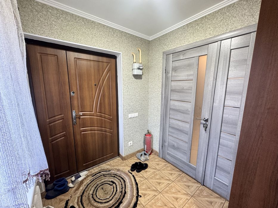 Будинок з новим ремонтом і технікою, великою ділянкою в м.Кременець Те