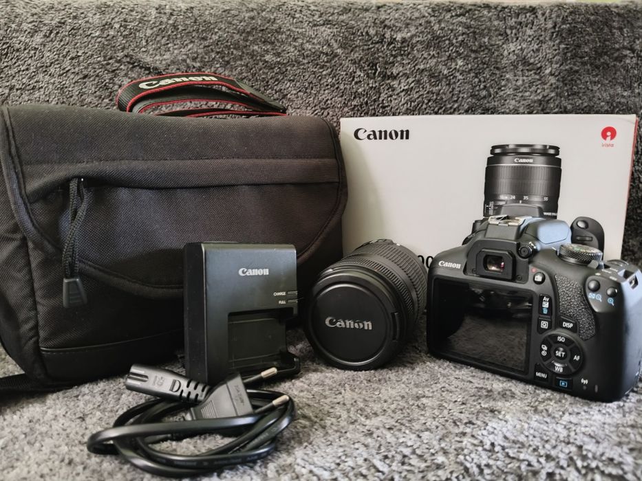 Aparat Canon EOS 2000D + obiektyw EF-S 18-135 z akcesoriami