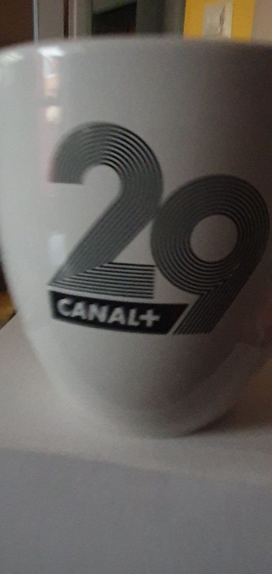 Kubek okolicznościowy 29 LAT CANAL+  duży, biały, kolekcjonerski