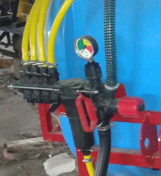 Обприскувач навісний 300 л, штанга 10 м Віракс Wirax для трактора