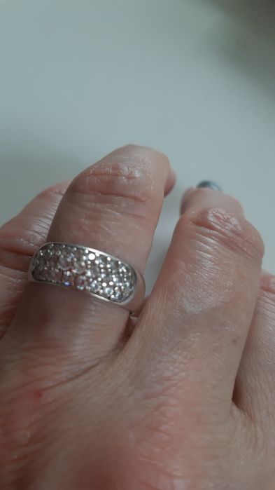 Продам кольцо серебрянное