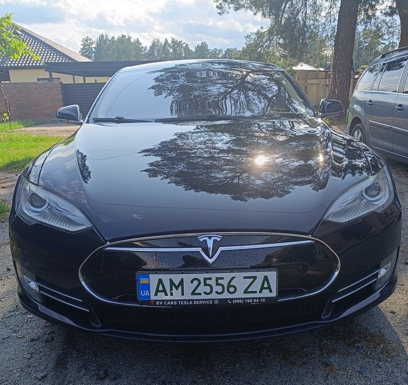 Tesla model S 85