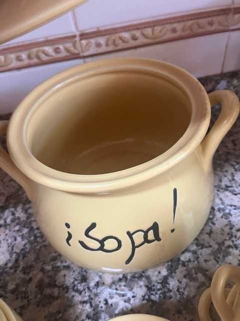 Pote de sopa com 5 tijelas em ceramica
