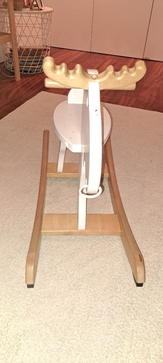 Cavalinho de madeira IKEA modelo EKORRE