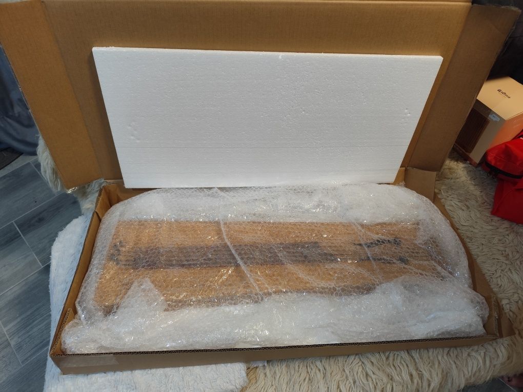 Ludowy instrument strunowy - kantela / lap steel