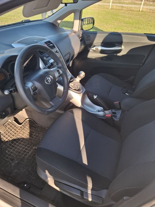 Toyota auris 2010 zadbana jak nowa