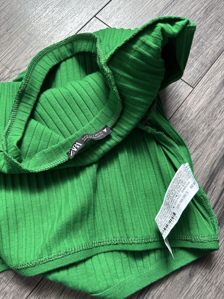 Вʼязаний костюм в рубчик кроп топ та спідниця міді від Zara!оригінал