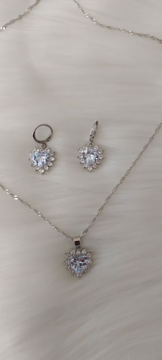 Srebrny komplet biżuterii serca cyrkonie kryształy grawer