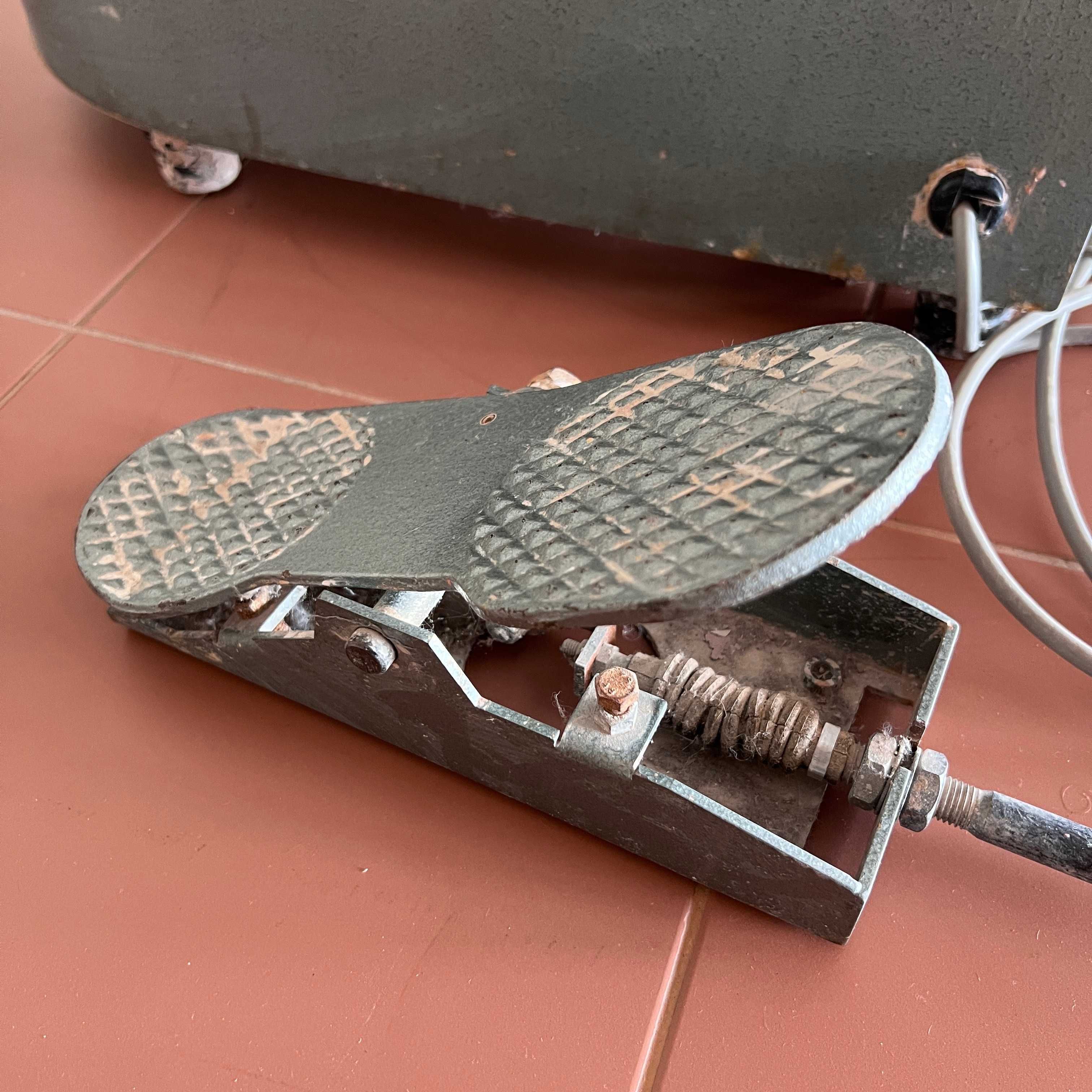 Torno de Cerâmica SHIMPO 21 – Profissional, robusto, usado