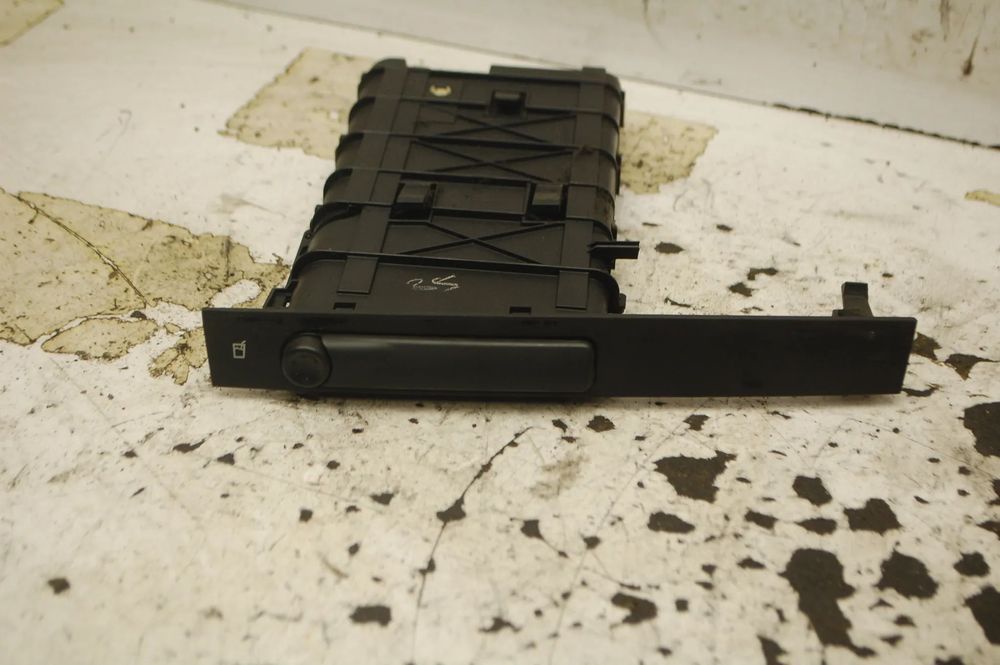 UCHWYT NA KUBEK NAPÓJ KONSOLI SAAB 93 II 02-07R.