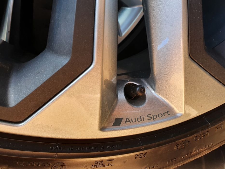 Audi Q5,SQ5 Opony Pirelli Pzero 255/40R21 109 Y