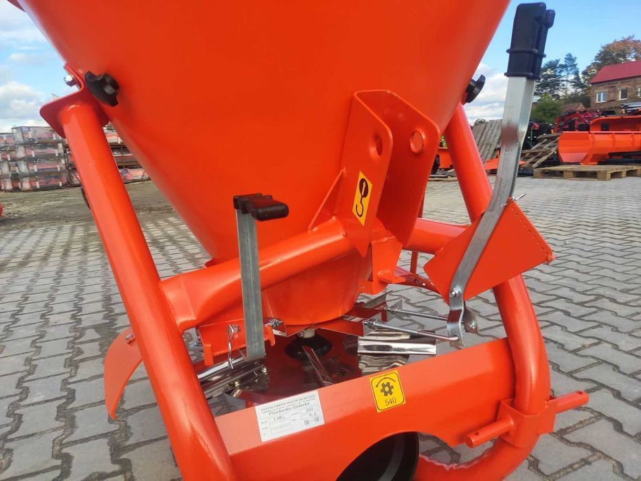 Posypywarka solarka piaskarka do ciągnika 200L 300L 400L Lejek