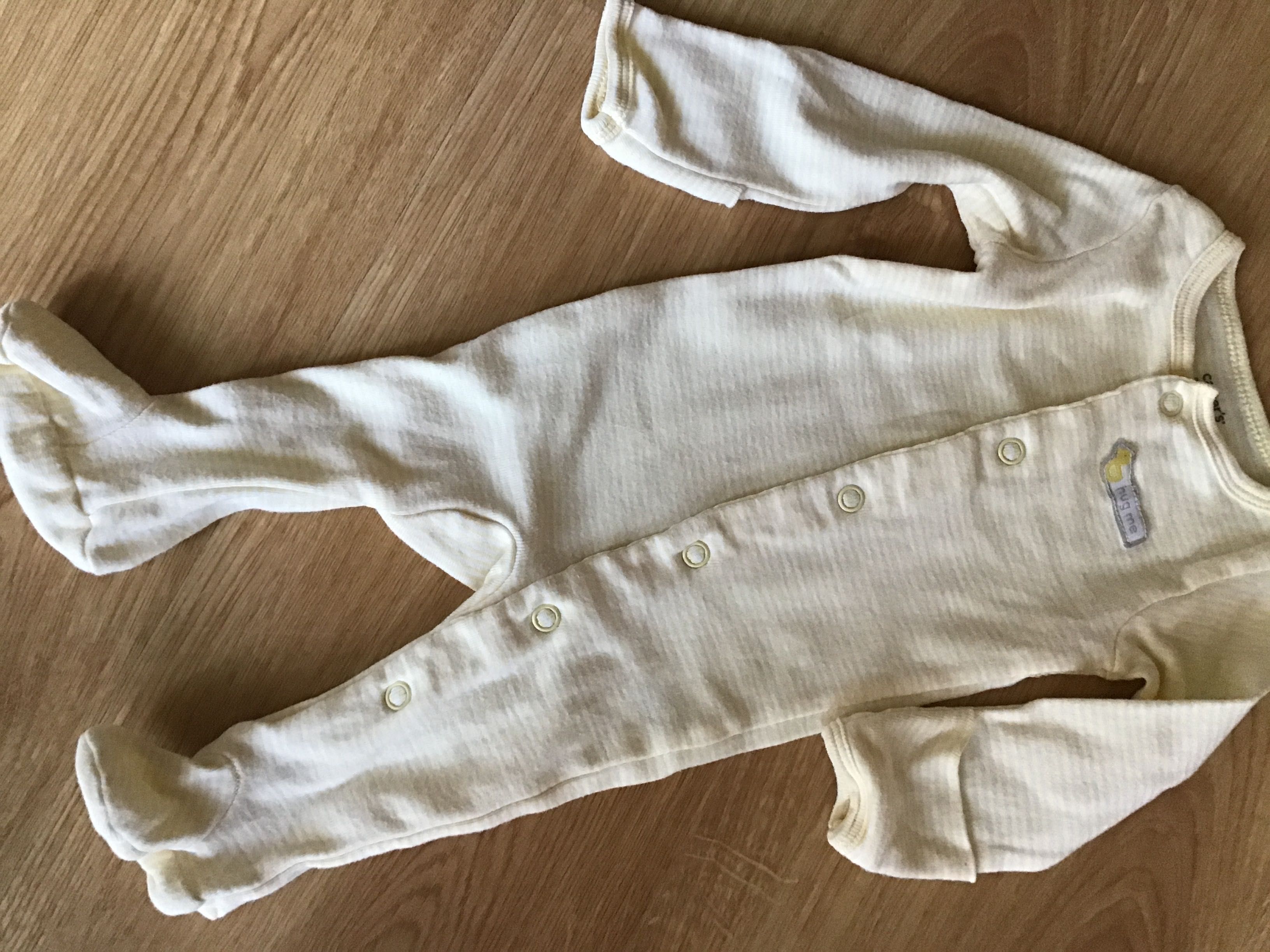 Śpioszki niemowlęce 5 pak. :2p,1śpioszki z czapką 3 m i 2 dł.koszulki