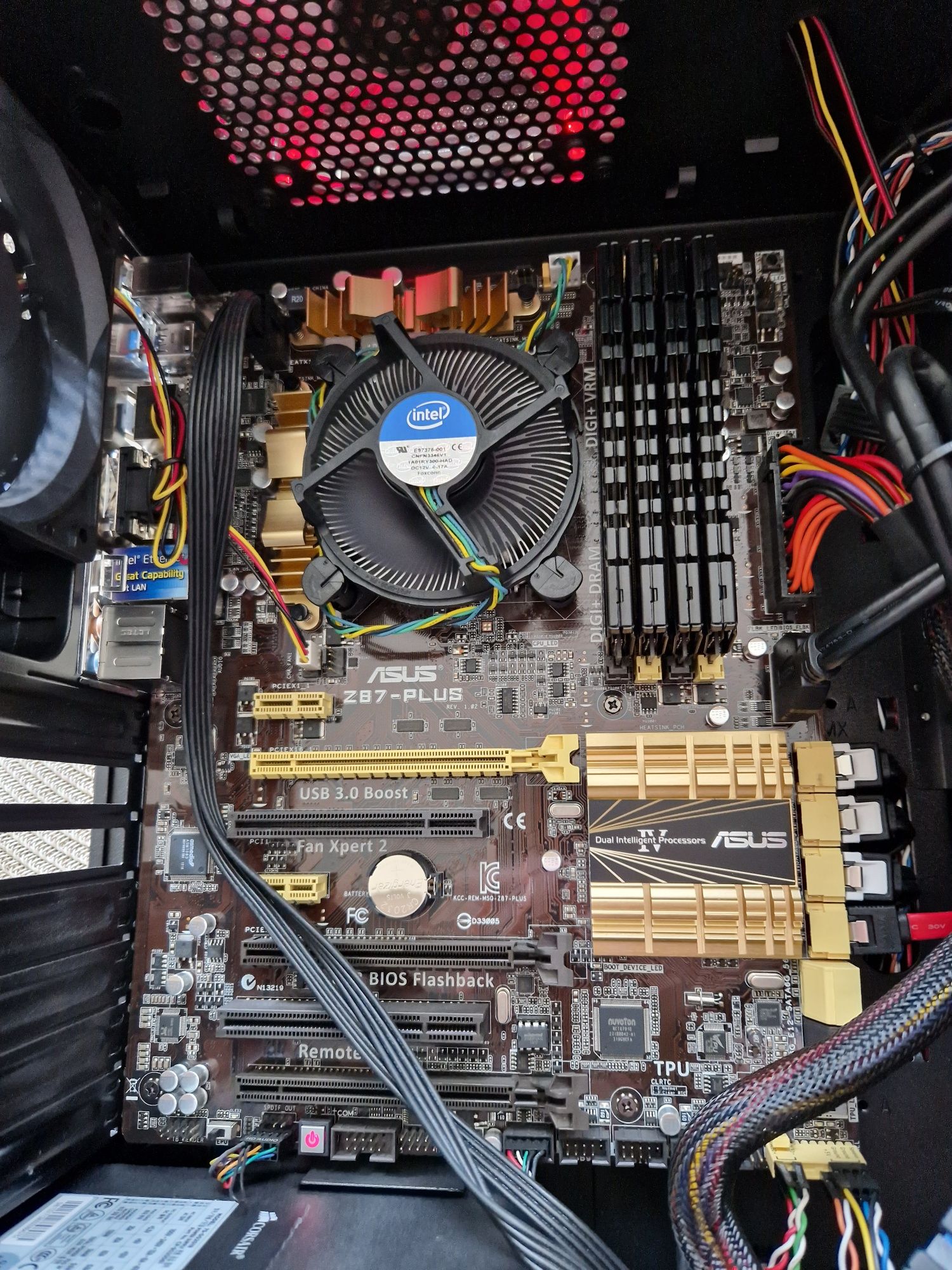 Топова ігрова материнська плата сокет1150 socket1150