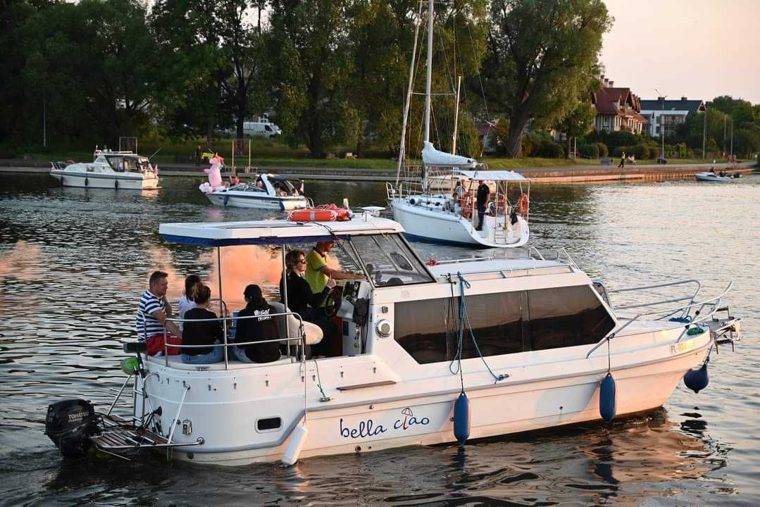 Houseboat Jacht motorowy Riverboat 2010 Przyczepa zarejestrowana