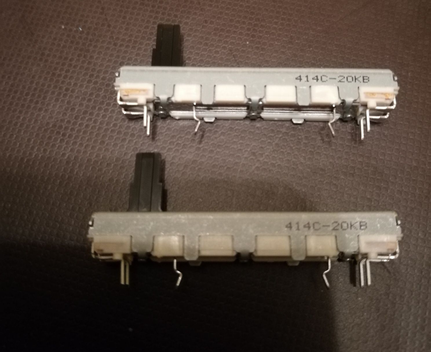 Sharp 800, Sharp 939, Sharp 940 - регуляторы громкости, новые.