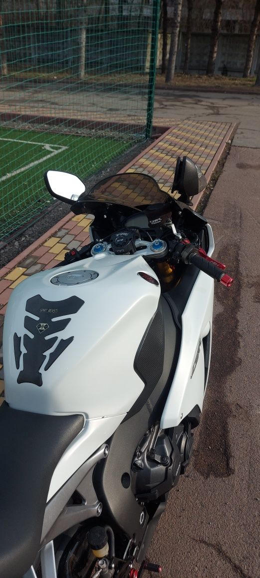 Продам хонду CBR1000RR