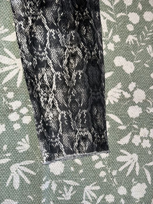 Calças Zara padrão cobra, tamanho XL
