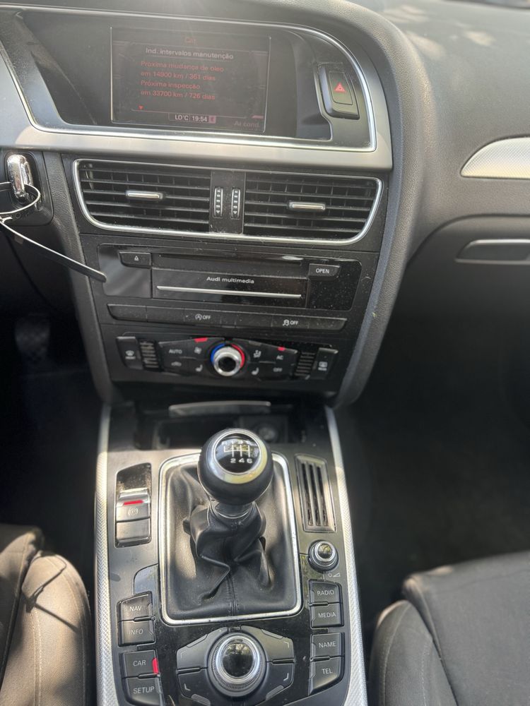 AUDI A4  2.0 TDI carrinha facelift 2012 bom estado