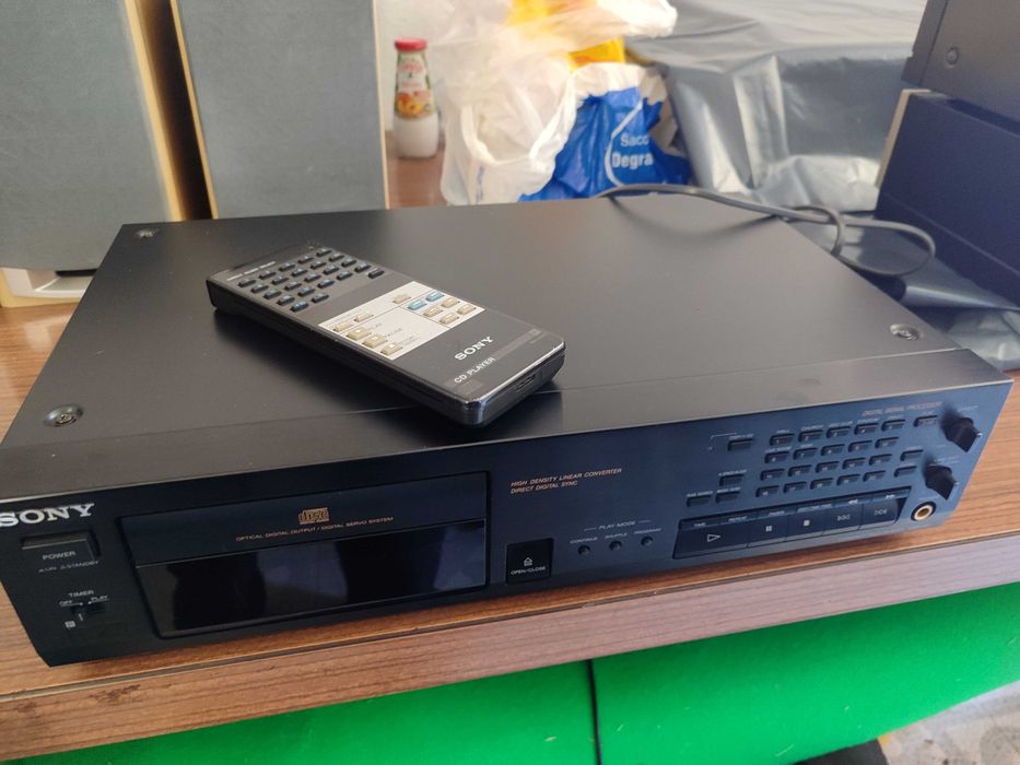 3 Elementos de som usados (2 leitor de cassetes e 1 leitor cd)