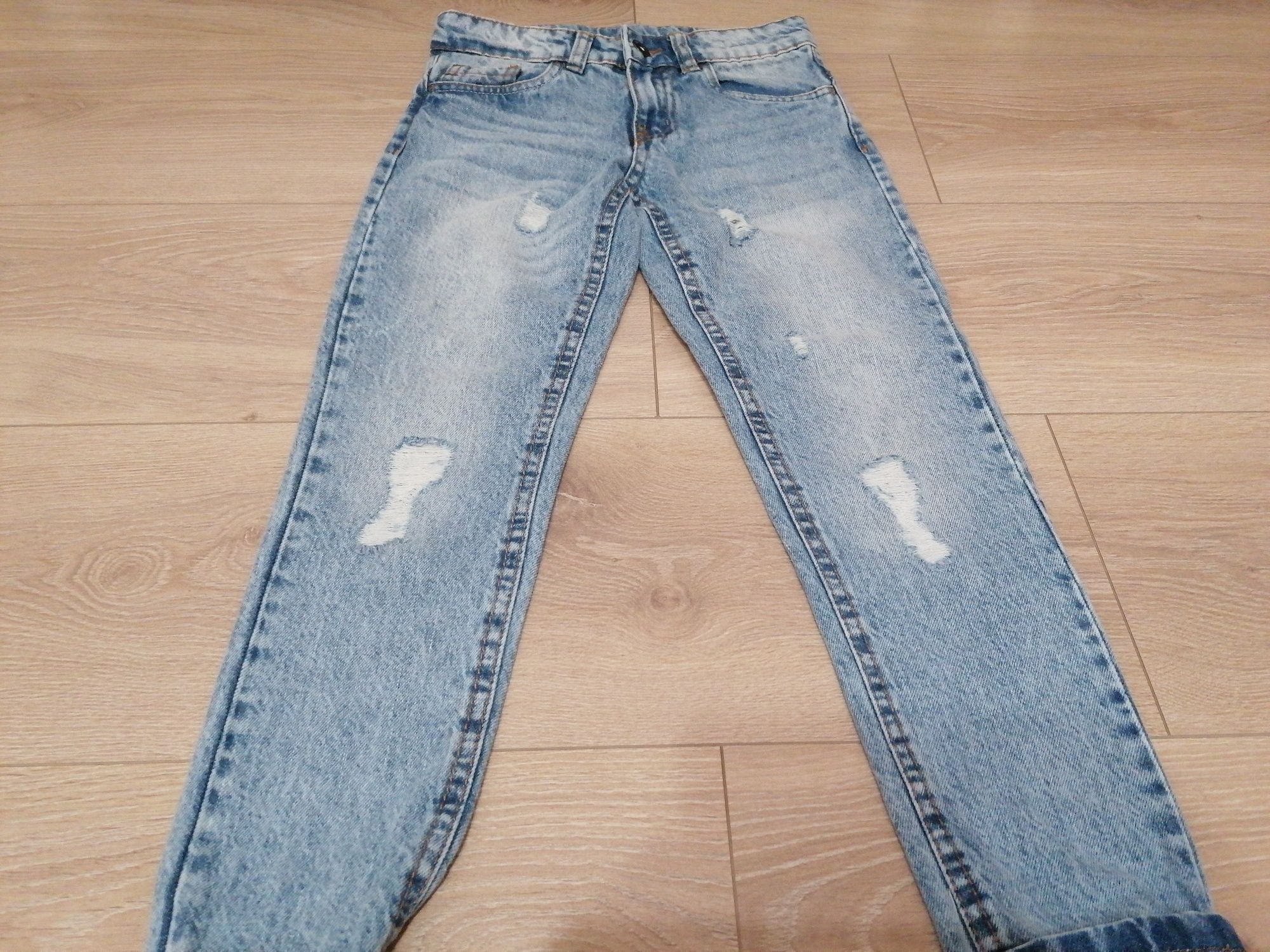 Spodnie dziewczęce rozm 122 jeans z dziurami