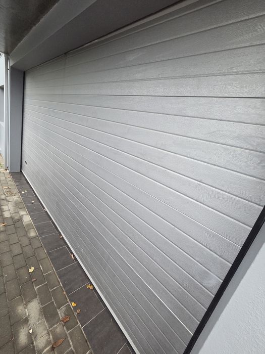 Portão de garagem seccionado 4,5 m largura e 2,30 altura com Motor