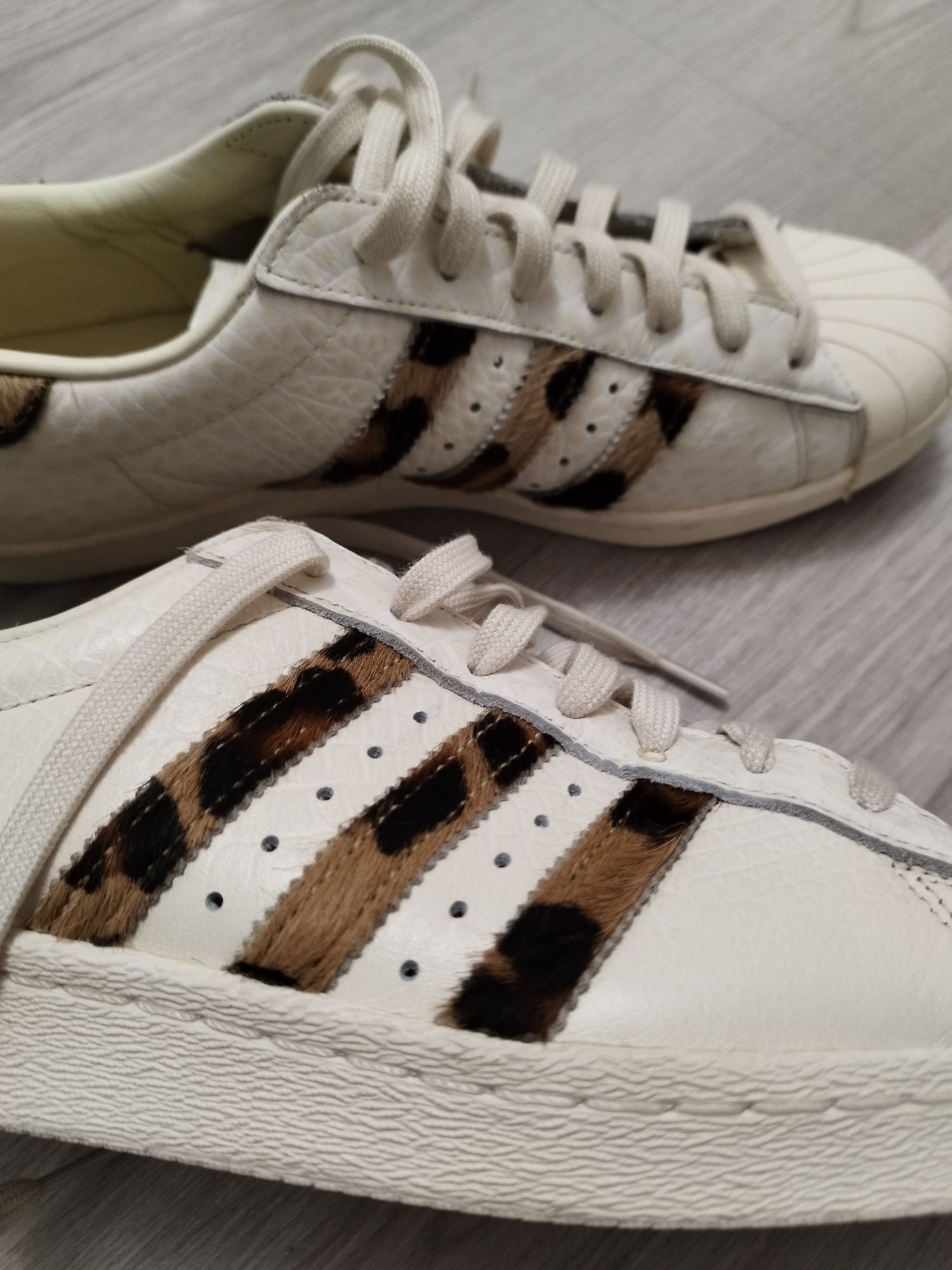 Adidas superstar edição especial