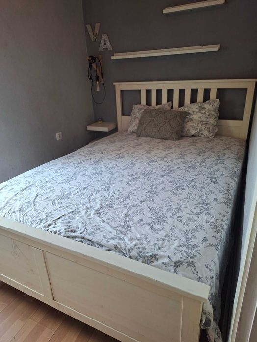 Cama casal em bom estado com estrado