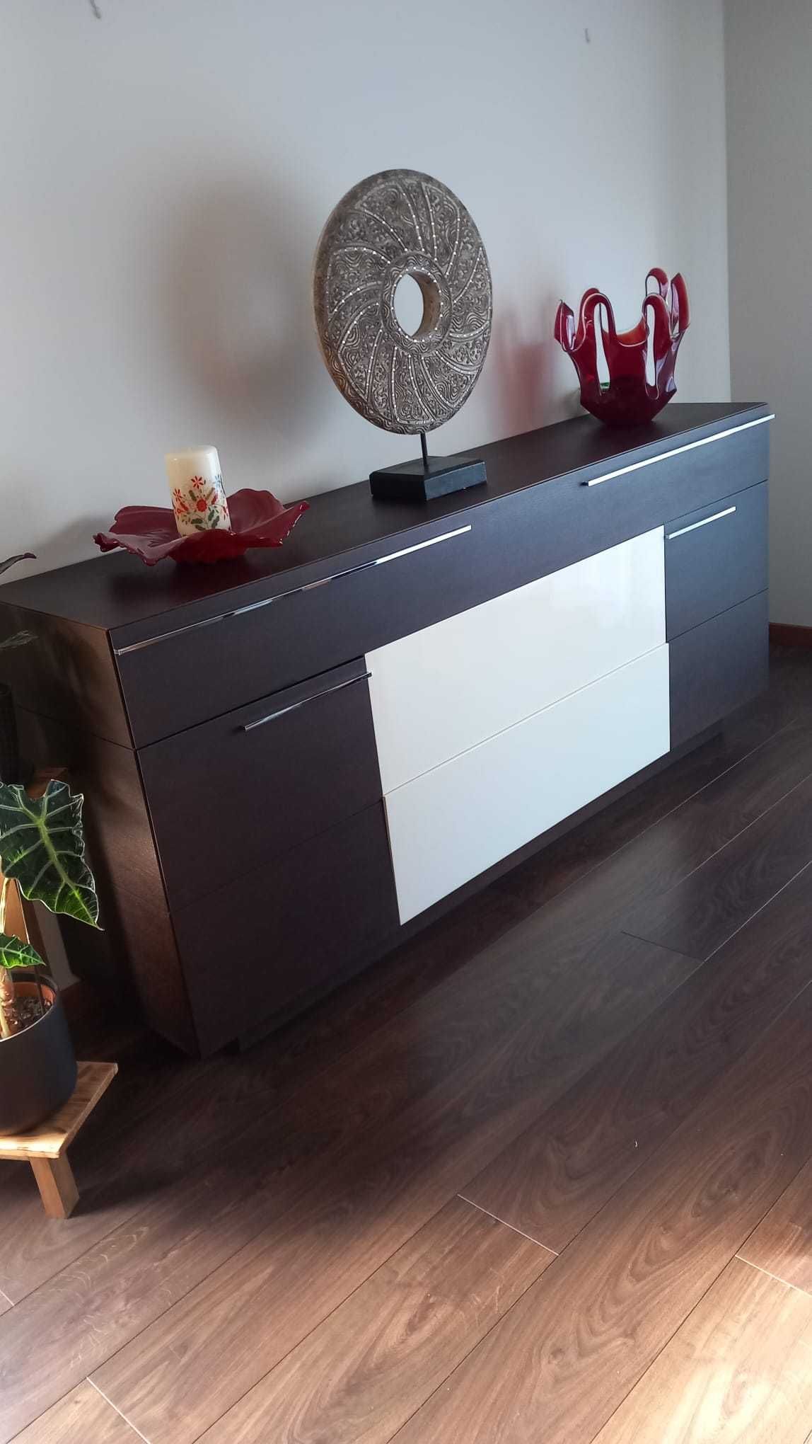 Conjunto de Móveis de sala, sofás e uma oferta.