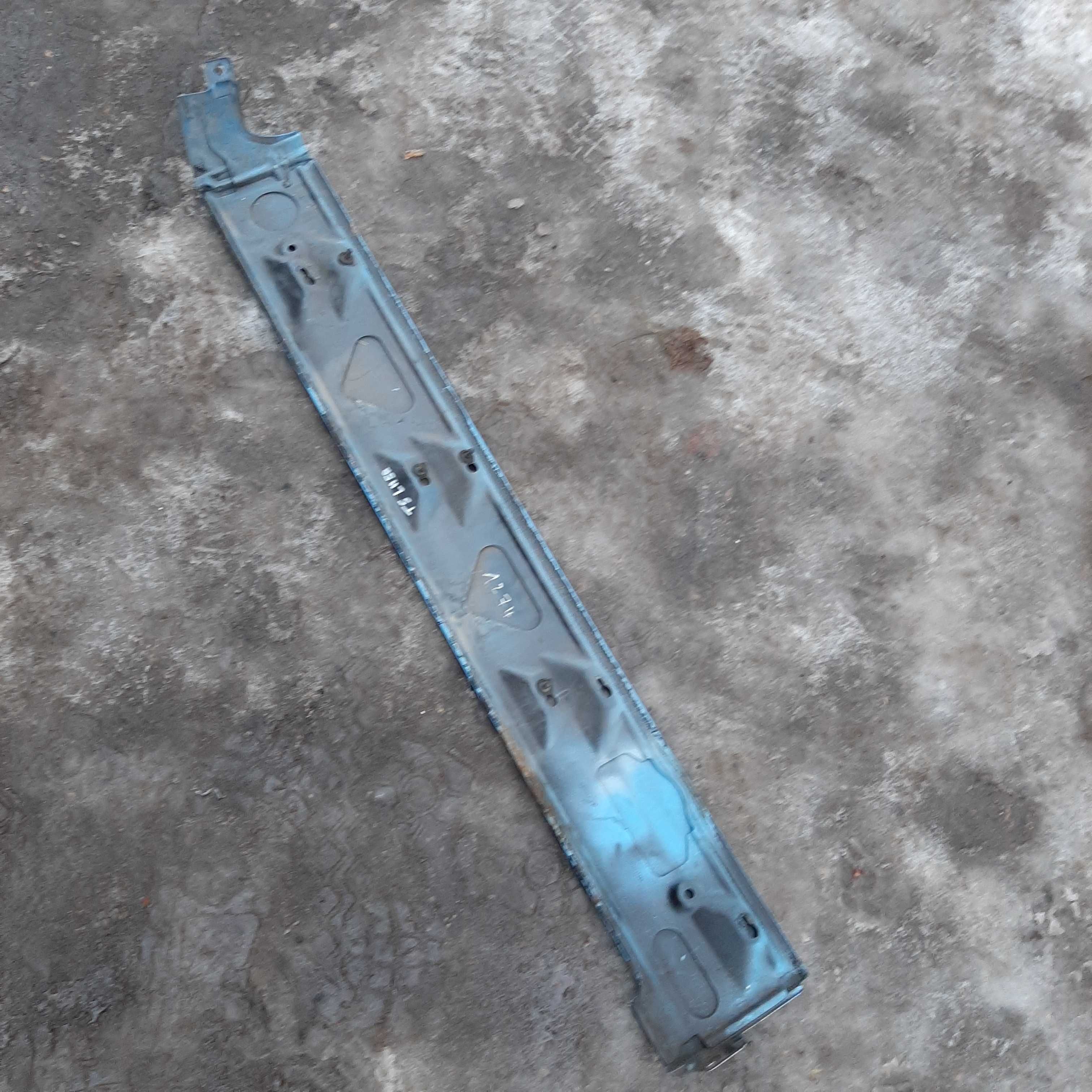 Listwa maskownica szyny drzwi przesuwnych vw t5 transporter 2004r