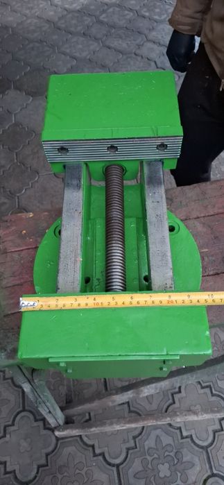 Продам тиски станочные, фрезерные, слесарные  тиски  25см 250мм