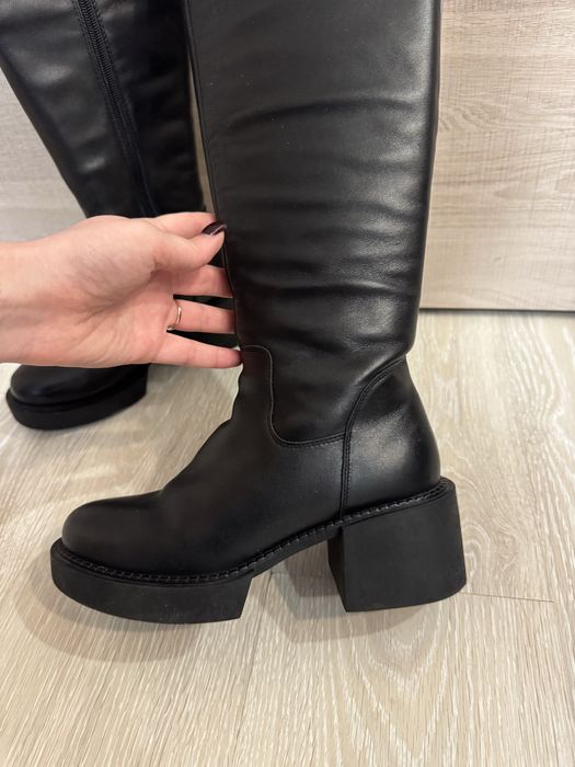 Зимові сапожки на високій платформі від Anna Lucci