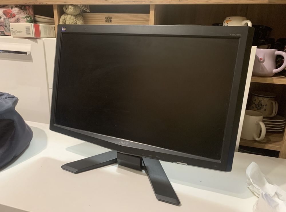 Monitor ACER czarny matowy 20 calowy,, gamingowy wygląd