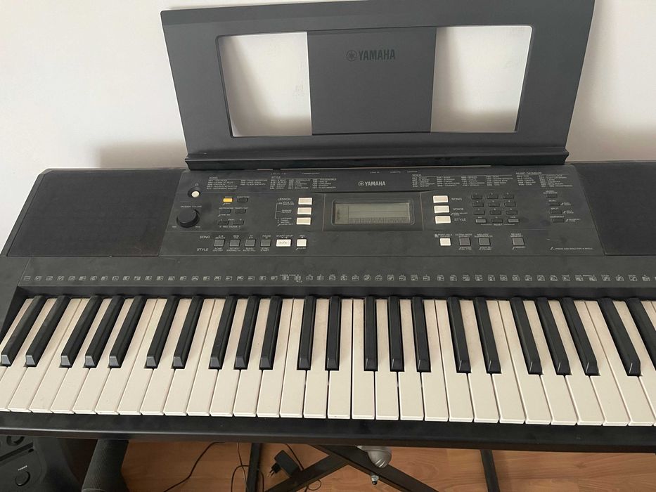 Teclado Yamaha PSR-E343 - Como Novo