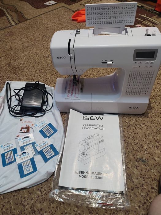 Продам компьютерную швейную машинку.