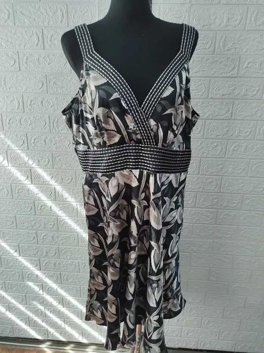 Sukienka rozmiar 44 Lato koktajlowa cena 18 zł