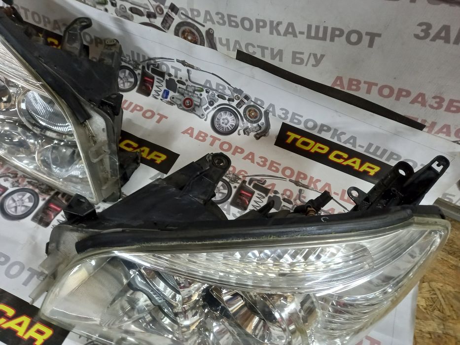 Фари фара  права та ліва . на Тойота Рав 4 оригінал.Toyota RAV4