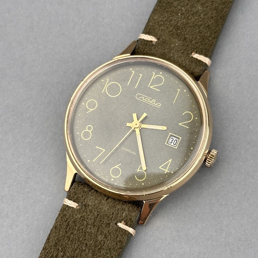 Zegarek vintage Slava – oliwkowa tarcza | ręczny naciąg | USSR
