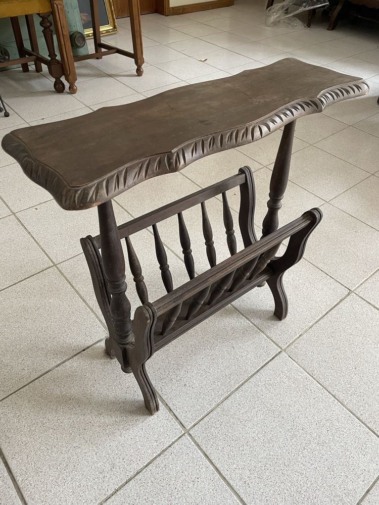 Mesa de apoio para revistas